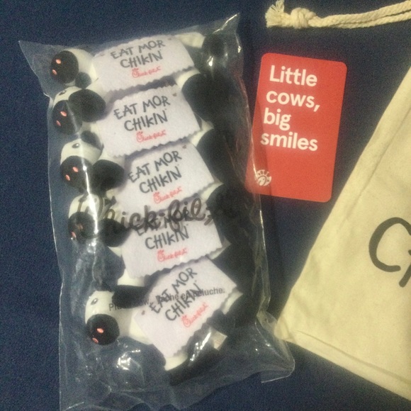 ⚡️SALE! 🐄 Chick-fil-a Plush Cow Bundle - Picture 2 of 7